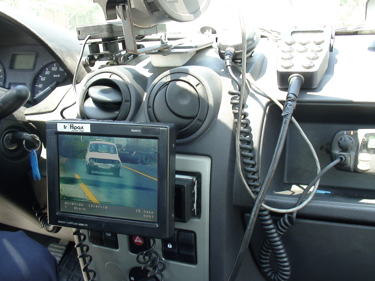 Atentie soferi! Doua masini de politie au fost dotate cu sisteme care inregistreaza discutiile