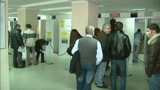 Soferii care folosesc fise medicale completate "pe nevazute" pentru carnetul auto, dupa gratii