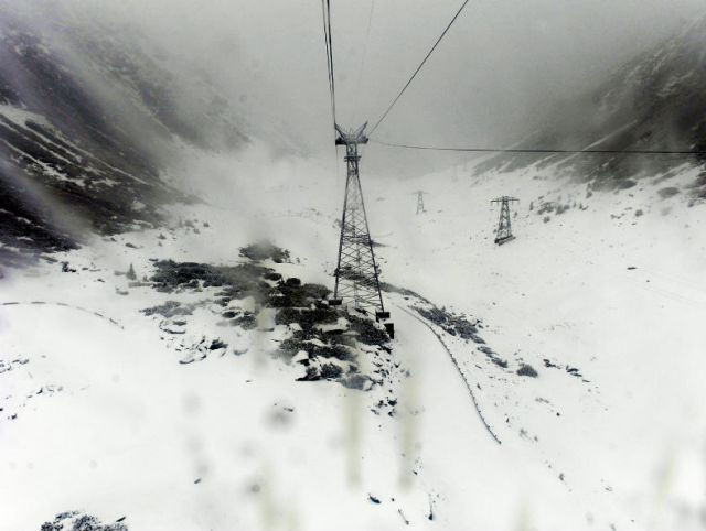 40 de turisti blocati la Balea Lac. Telecabina nu a mai functionat din cauza vantului puternic
