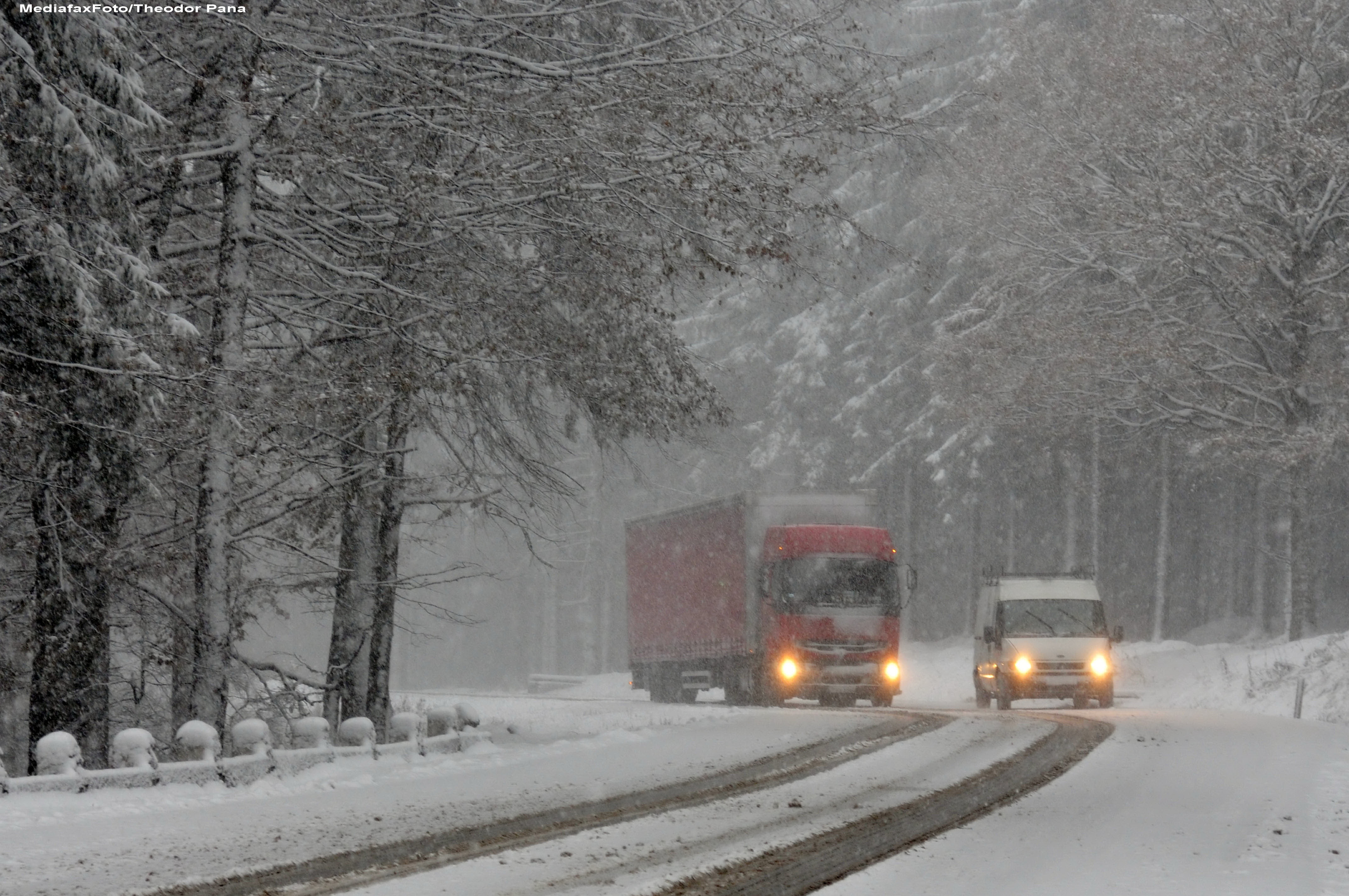 Prima zapada din aceasta iarna la munte. Un strat de 10 centimetri s-a depus in Bucegi