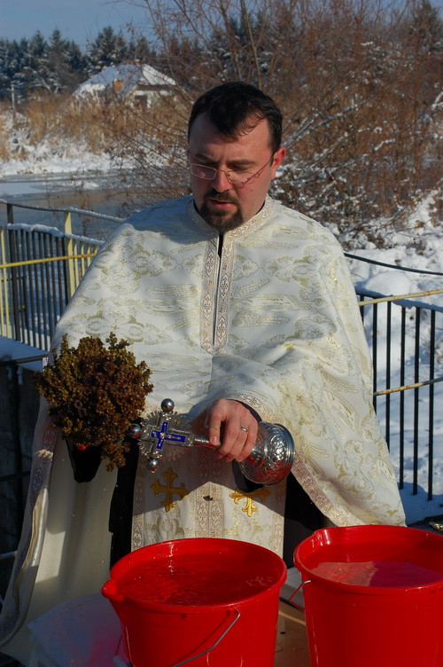 Raul Bega este sfintit azi. Vom consuma doar apa purificata