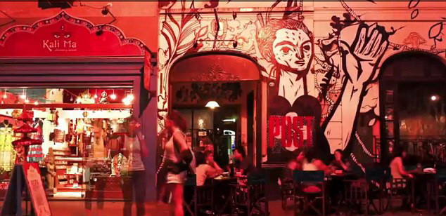 Inconjurul lumii in 290 de secunde. Imagini fascinante surprise de un fotograf in calatoria sa.VIDEO