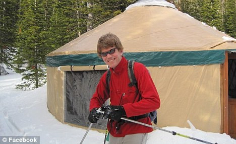 Povestea dureroasa a cainelui care a supravietuit intr-o situatie din care stapanul lui nu a scapat