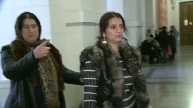 Vrajitoarele Vanessa si Melissa, condamnate definitiv la inchisoare cu suspendare. Cati bani va primi Oana Zavoranu de la ele