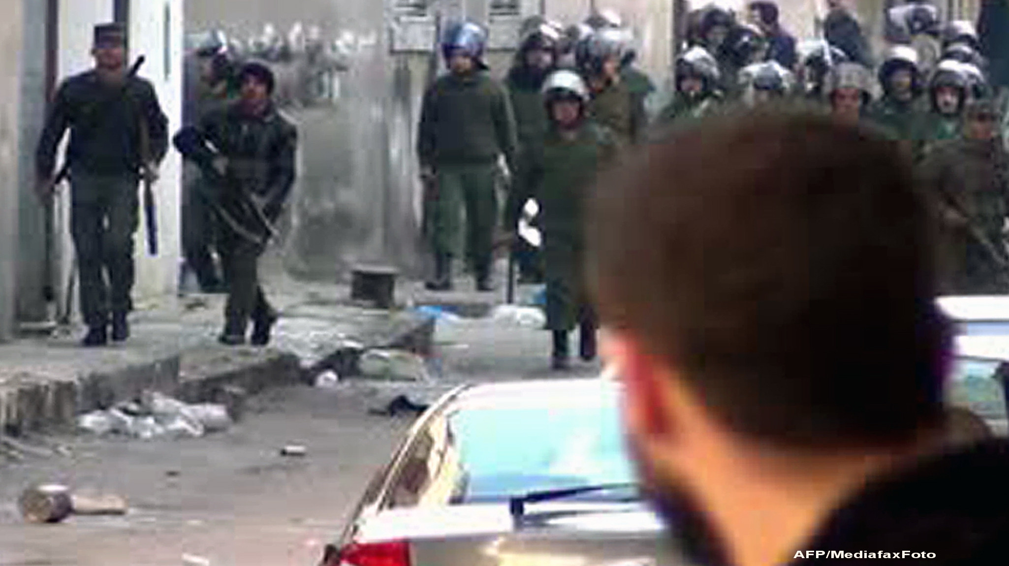 Imagini socante din Siria. Oamenii presedintelui Bashar lovesc cu bestialitate un protestatar. VIDEO