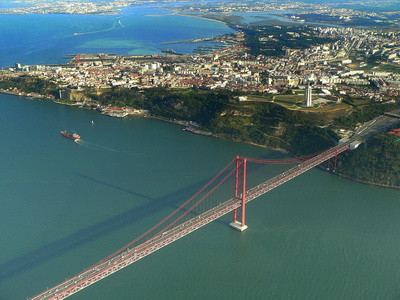"Nu stiu daca tara mea mai ramane la euro". Un celebru om de afaceri si-a mutat holdingul in Olanda