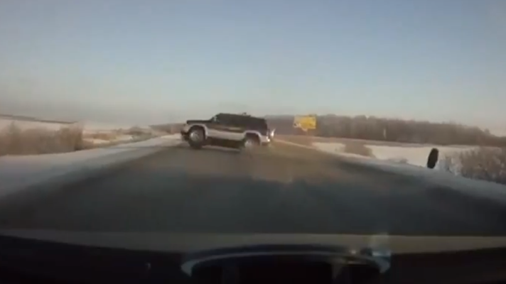 Ce se intampla cand un SUV pierde o roata pe autostrada. VIDEO