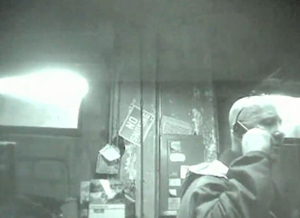 Politist filmat cu CAMERA ASCUNSA cand ameninta un barbat: "Intru peste tine si te omor in somn"