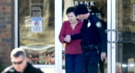 Batrana de 73 de ani, obligata sa jefuiasca o banca. Cum a fost femeia constransa