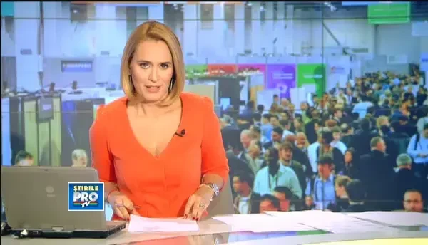 Cat te costa sa-ti transformi sufragerie in cinema. Ecranul OLED, vedea primei zile din CES 2012