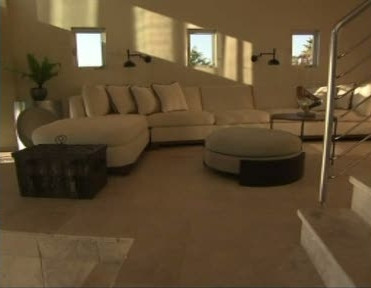 Casa gandita ca pentru un agent secret sau un spion e gata, dupa 10 ani. Cat costa si ce dotari are