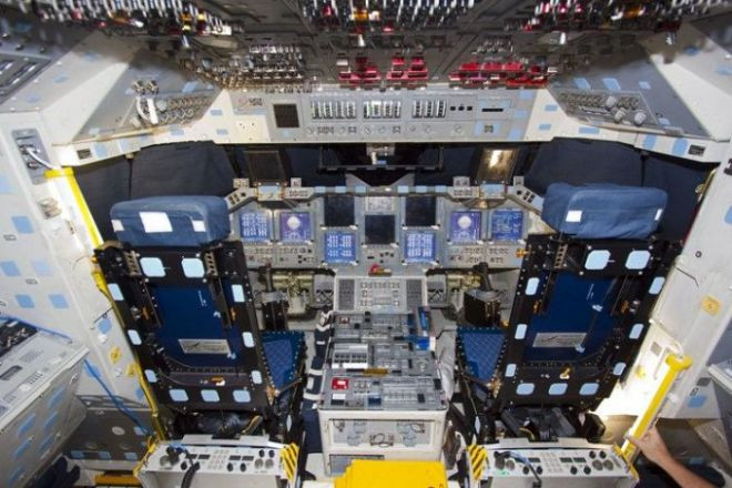 Interiorul Navetei Atlantis arata mai tare decat orice film SF