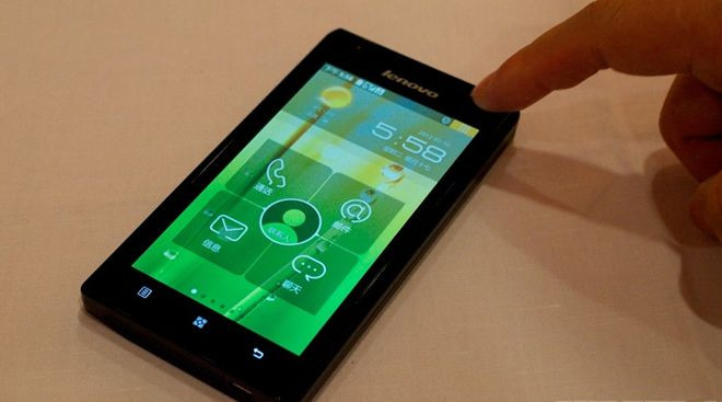 VIDEO Primul Intel Phone cu procesor Atom de 1,6 GHz si display de 4,5 inch