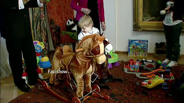 Sarbatoarea in familia printului Paul de Romania: fiul sau a implinit 2 ani. Ce cadouri a primit