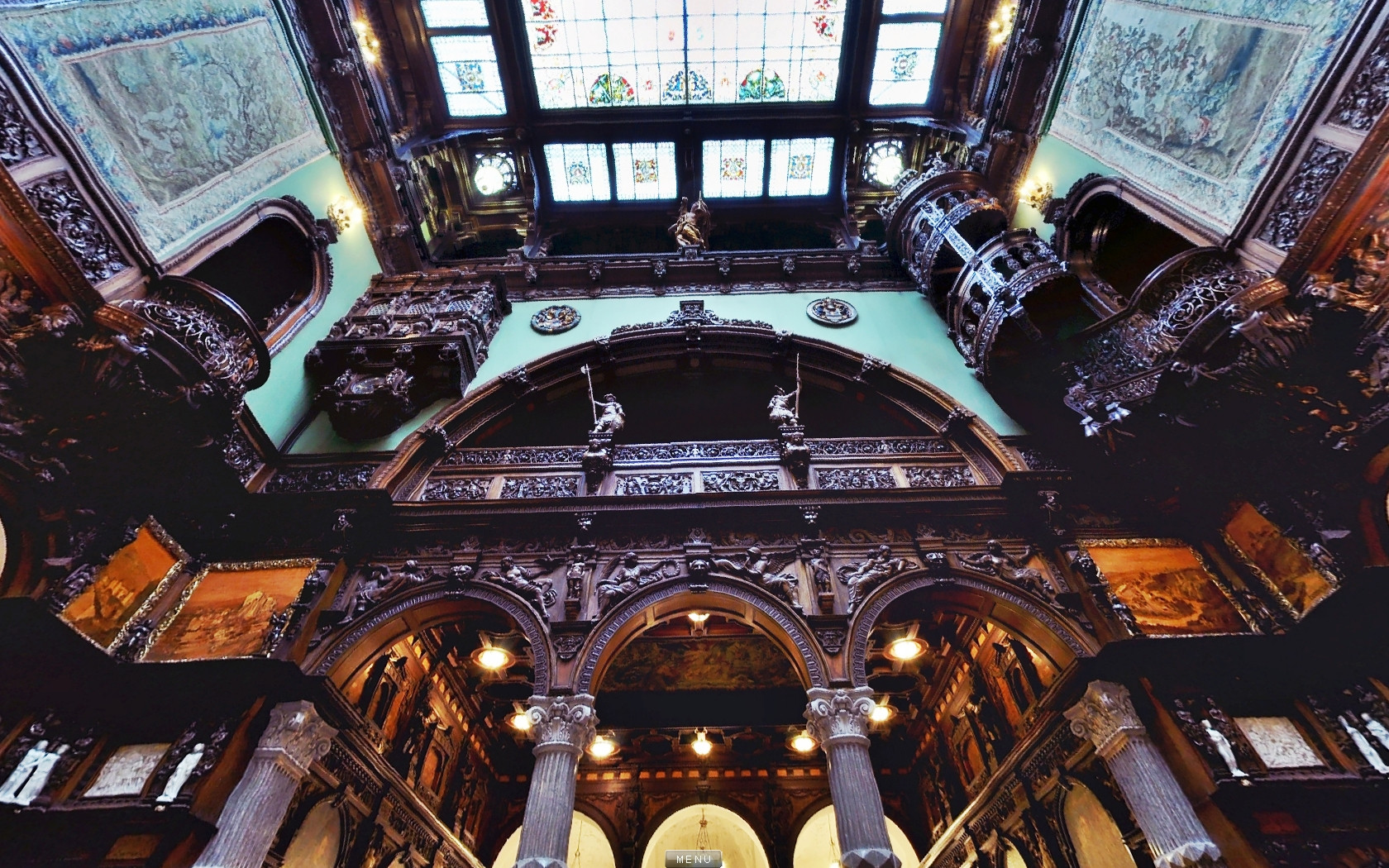 Muzeele high tech ale Romaniei. Viziteaza Pelesul din fata calculatorului