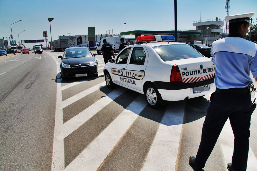 Lege sfidata la puterea a treia. Beat, cu o masina cu numere false, nu a oprit in fata politistilor