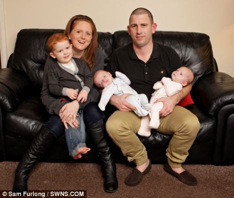 Tripleti nascuti la doi ani distanta. Mama explica cum s-a intamplat miracolul