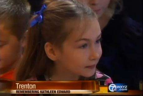 S-a plimbat cu sicriul prin fata casei ei. Tortura psihica la care a fost supusa o fetita muribunda