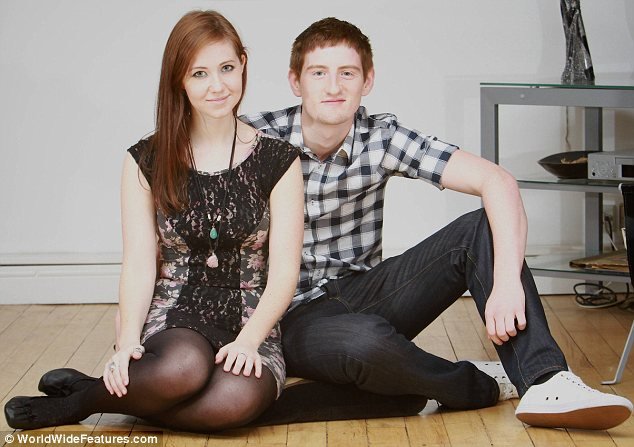 Tom Hallron si Laura Pardoe