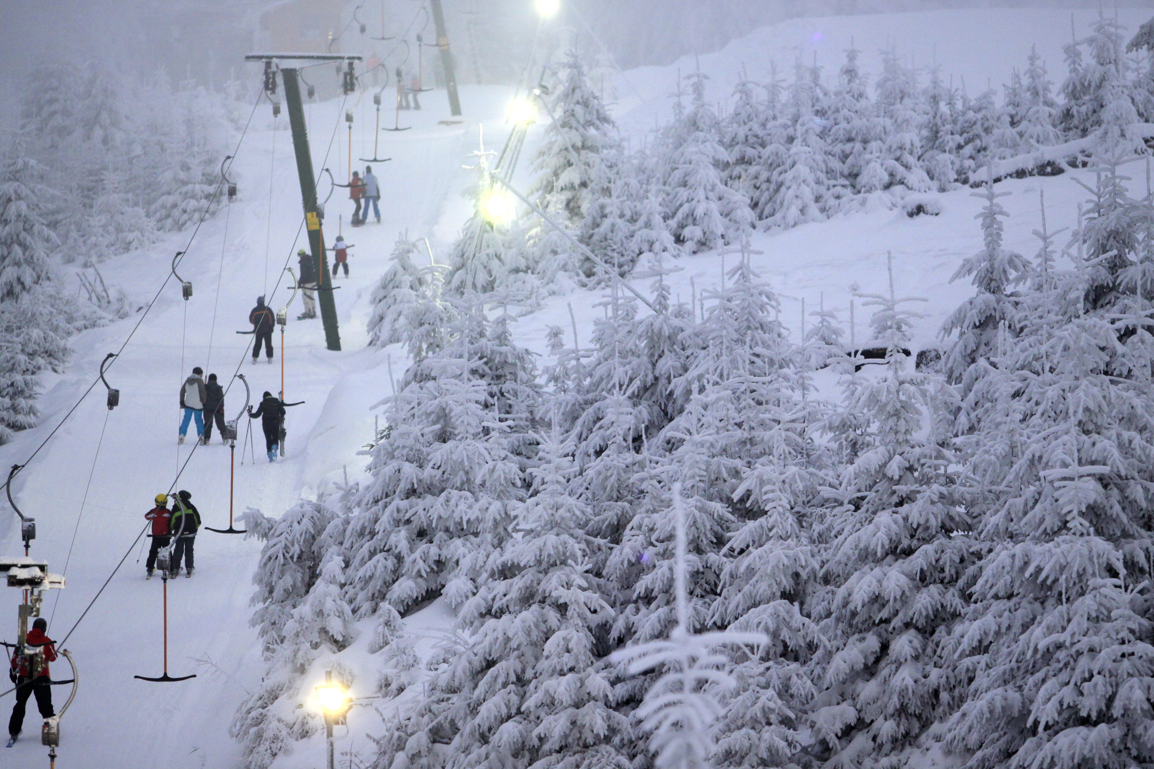 Vreme buna in Capitala, zapada pe mai multe drumuri nationale. Cum arata Romania in mijlocul iernii