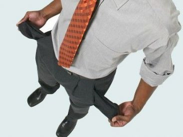 Raportul care socheaza: castiga de 7 ori mai mult decat absolventii romani, dar abia isi duc traiul