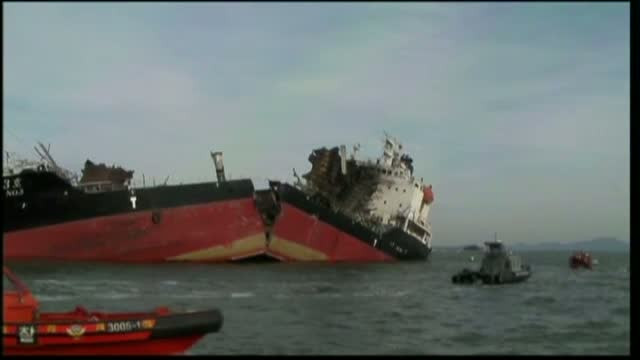 Un petrolier coreean, distrus de o explozie, s-a scufundat in Marea Galbena