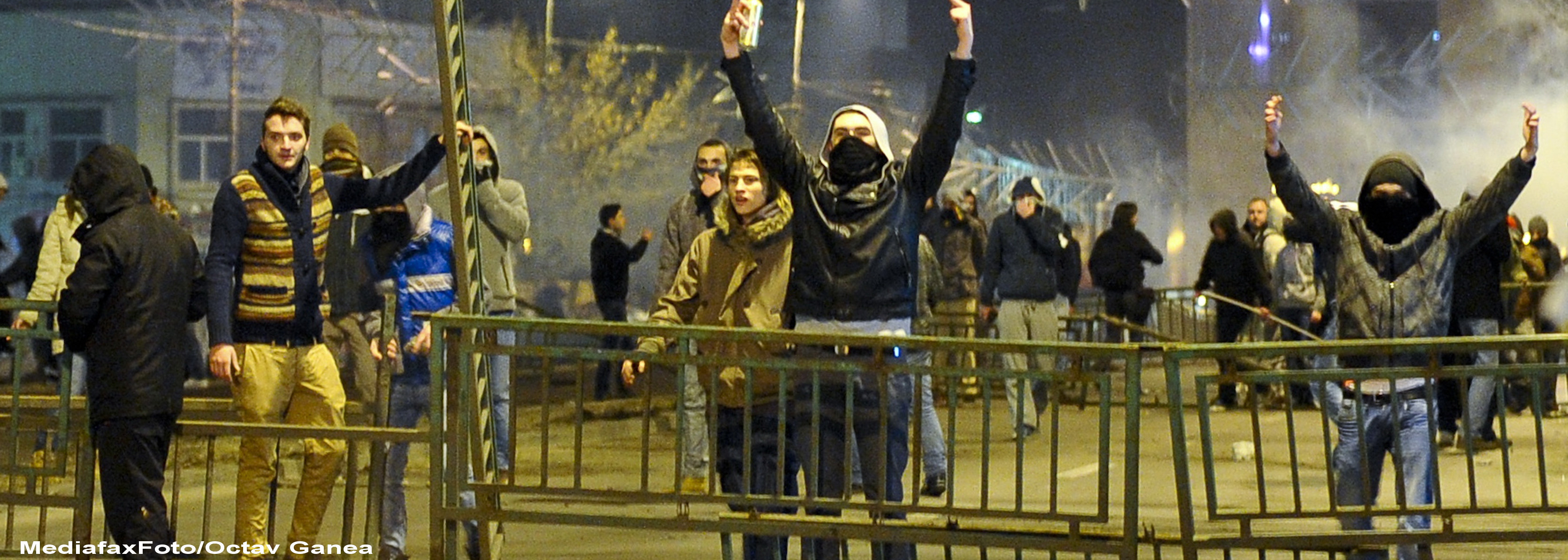 Huliganul care a spart un magazin din Piata Unirii in a-3-a zi de proteste,arestat.Alti 2, eliberati