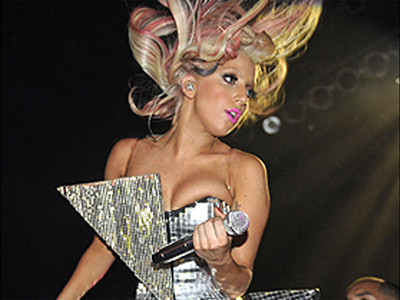 Primele TIR-uri care aduc scena pentru concertul Lady Gaga au ajuns in tara prin vama Nadlac