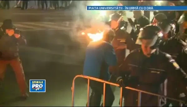 VIDEO. Dovada unei interventii haotice: ce pateste un jandarm cand a folosit spray-ul din dotare