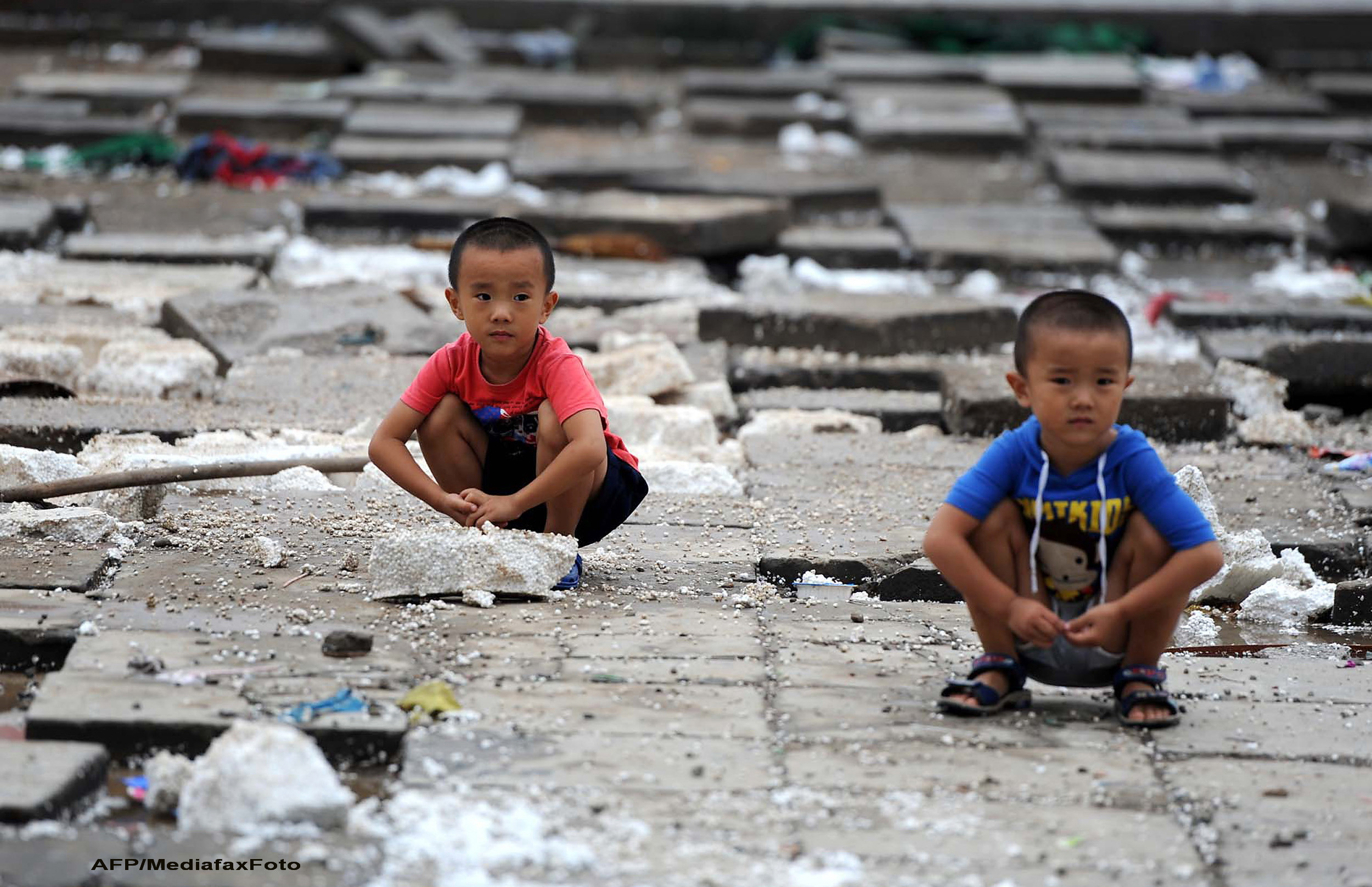 DRAMA muncitorilor chinezi care asambleaza iPad: copii de 13 ani lucreaza 16 ore/zi, 70 de centi/ora