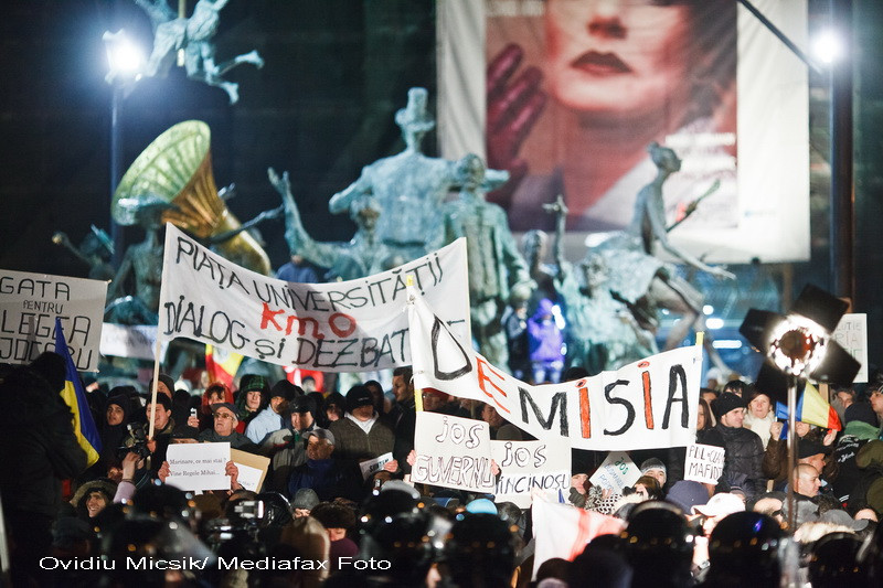 "1989 - Revolutie, 2012 - Evolutie". Cine a fost marti la Universitate. Mesajele protestatarilor