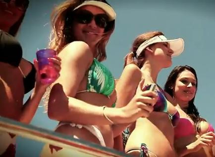 Cum a stricat limba engleza cea mai in voga melodie a momentului. VIDEO