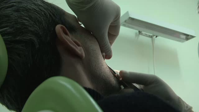 Si cu dintii rupti si cu banii luati. Mai multi suceveni, inselati de stomatologi ucraineni