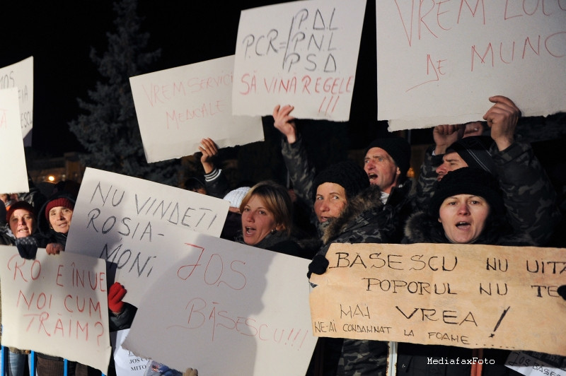 Uniti in rugaciune. 150 de crestini si musulmani, in genunchi la proteste