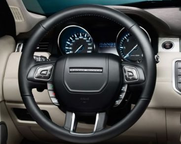 Test in Romania cu una din cele 7 finaliste la Masina Anului 2012. Este cat un Q3 si costa cat un A8