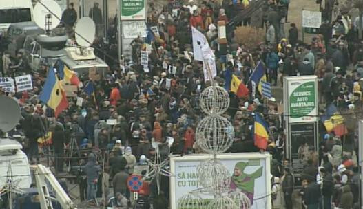 Protestele din Piata Universitatii continua pentru a saptea zi. 1.500 de oameni au iesit in strada
