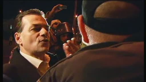 Ludovic Orban, huiduit si bruscat din nou in Piata Universitatii. "Iesi afara, javra ordinara!"