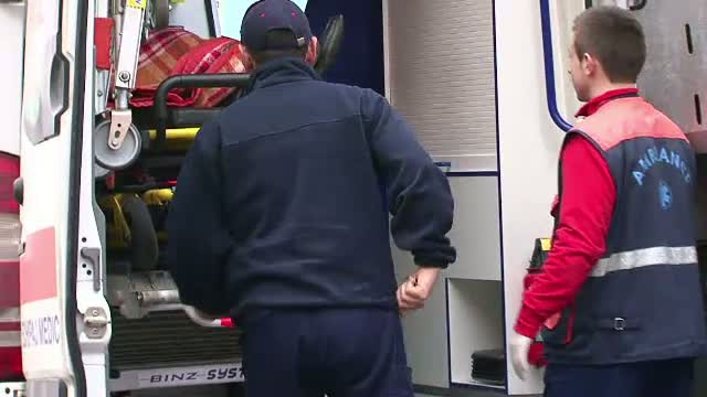 A ajuns la spital cu traumatism cranian dupa ce i-a cazut o caramida in cap