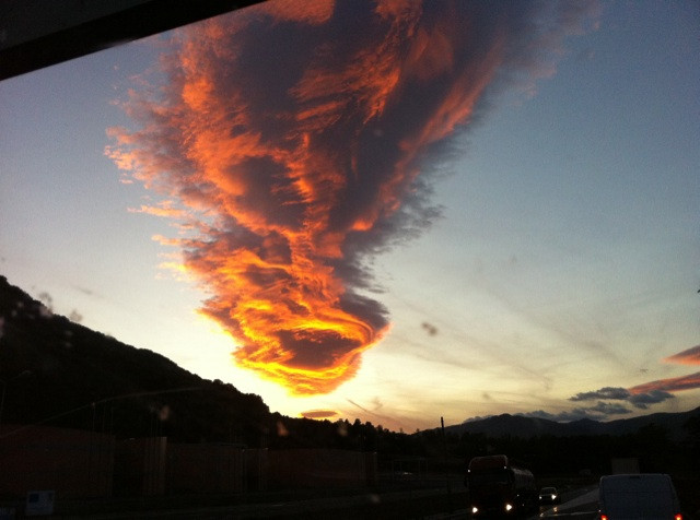 Fenomen bizar pe cerul Romaniei. FOTO