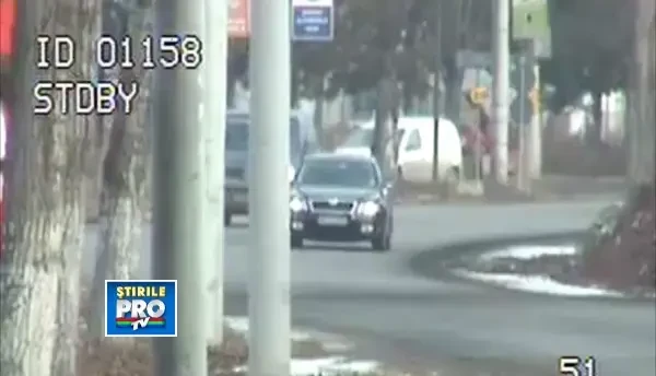 VIDEO. Ce se intampla cand o soferita din Deva confunda pedalele chiar in fata radarului