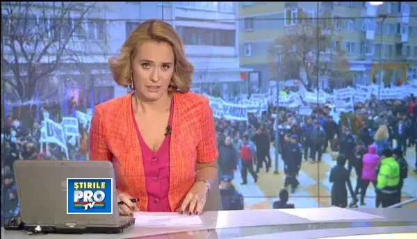 SPECTACOLUL PROTESTELOR. Cand umorul romanesc urca pe pancartele manifestantilor. Top afise GENIALE