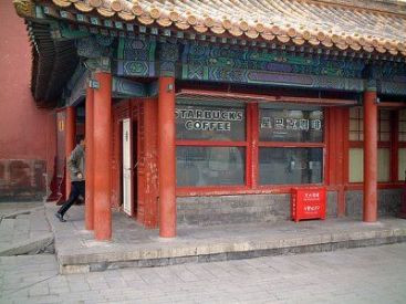 Cafea in Orasul Interzis sau pizza in... cer. Cele mai ciudate 10 locatii de fast-food din lume FOTO