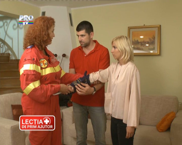 Lectia de prima ajutor: Ce facem cu o persoana care a suferit o fractura, pana la sosirea medicilor