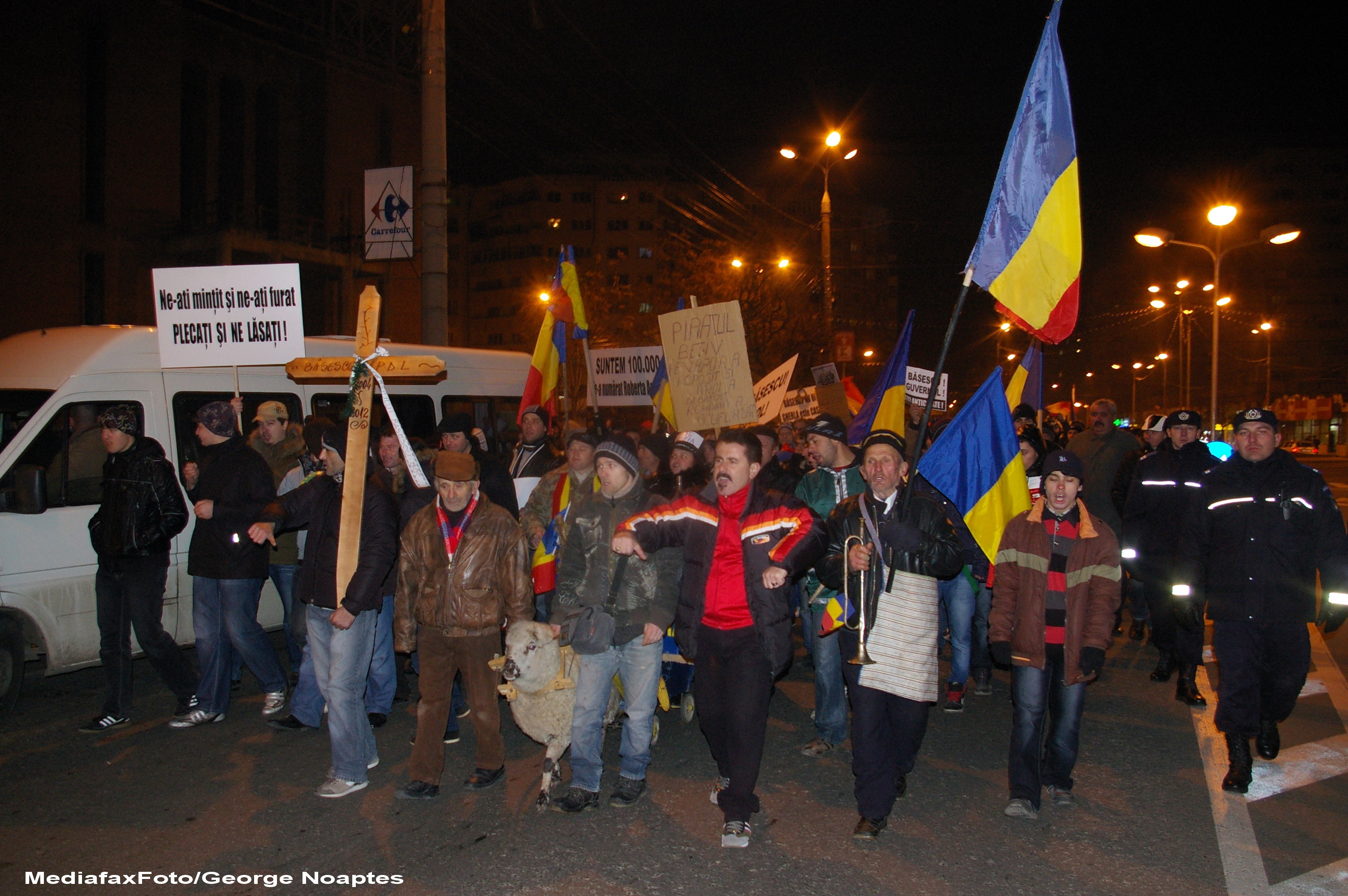 Presa internationala: Zapada "inmoaie" protestele din Romania
