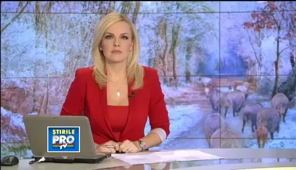 Petrecere la Balc, dupa a doua runda de vanatoare. Andreea Banica si Corina Bud intretin atmosfera