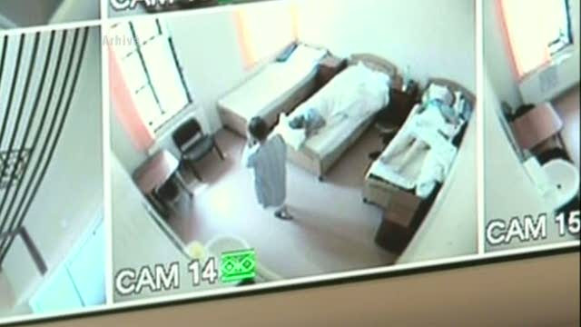 Si-a ucis mama si bunica, pentru ca nu i-au dat bani de dulciuri, iar acum a evadat