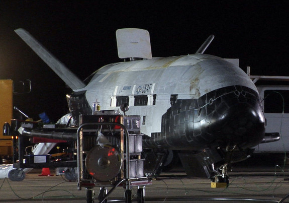 Arma secreta sau spionul perfect. Misterioasa naveta americana X-37B a aterizat