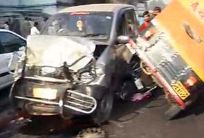 A furat un autobuz si a mers pe contrasens 16 kilometri - noua morti si 40 de masini lovite