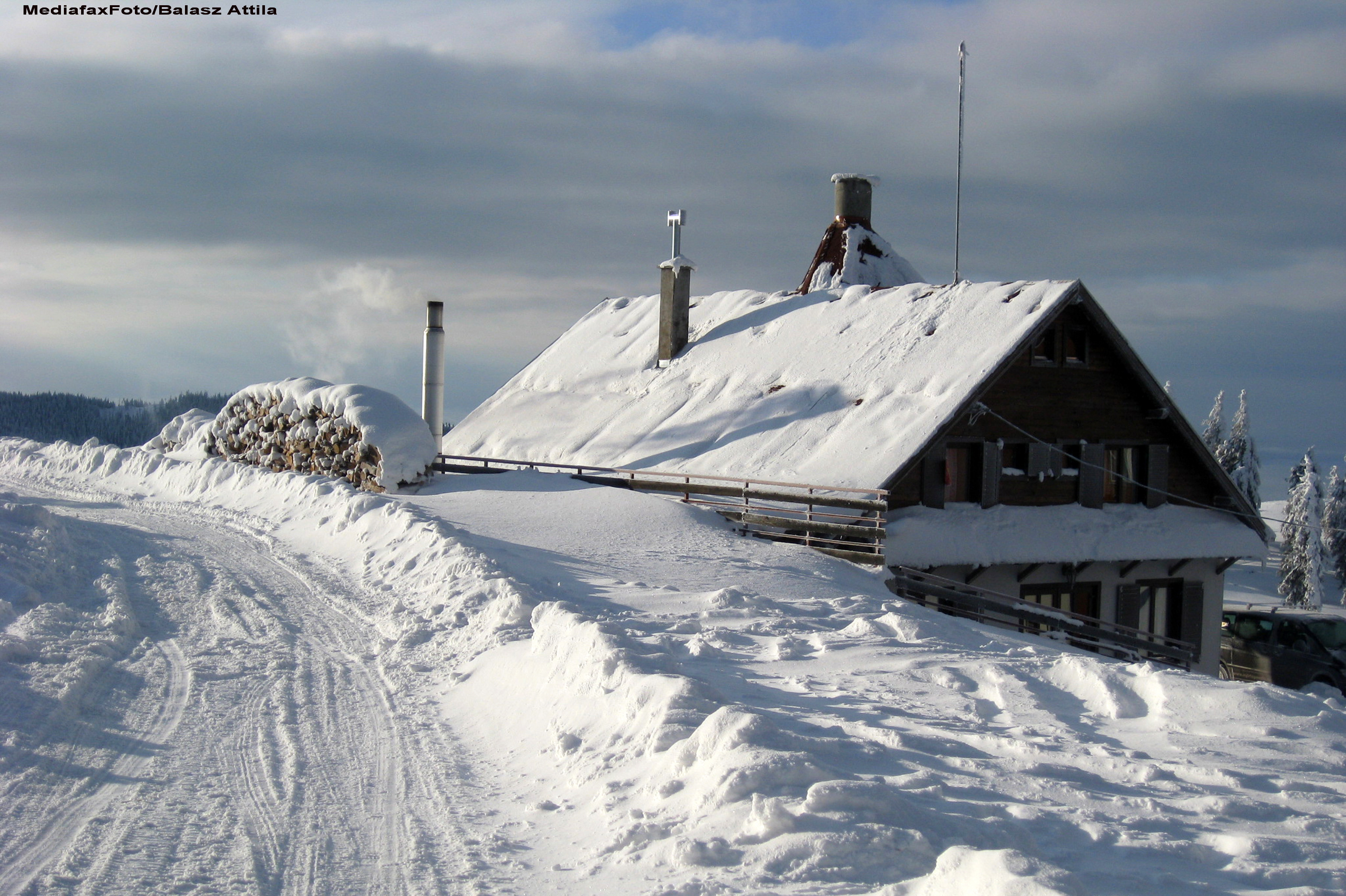Gradinita din localitatea Campu lui Neag, din muntii Retezat, inchisa doua zile din cauza ninsorii