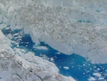 Calota glaciara din jurul Polului Nord ascunde o imensa rezerva de apa dulce